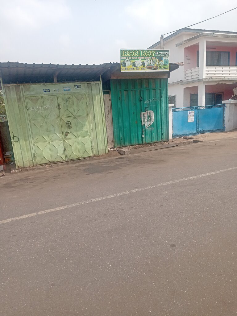 Automobile air conditioning Iron Boy, Accra, photo