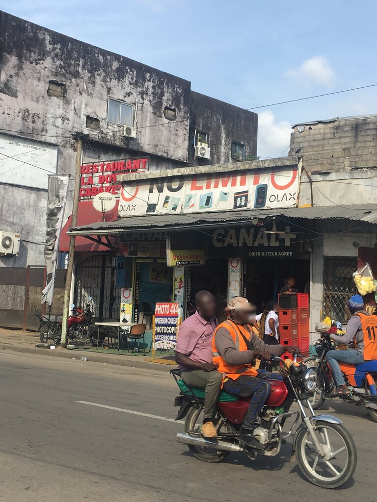Department store No Limit, Douala, photo