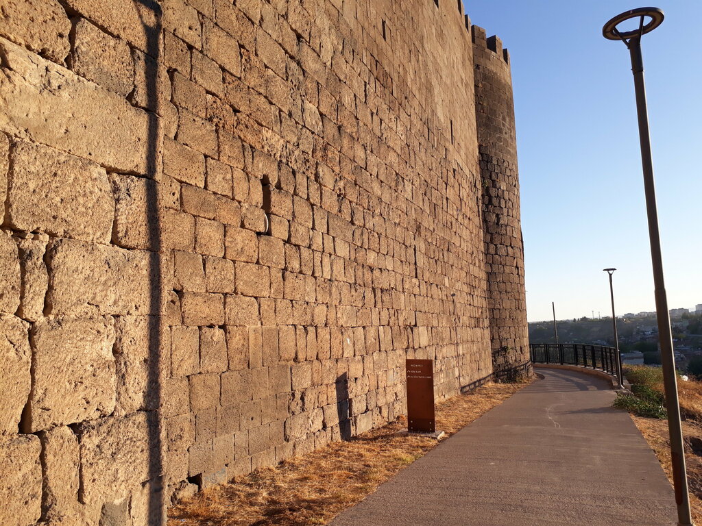 Landmark, attraction Keci Tower, Diyarbakir, photo