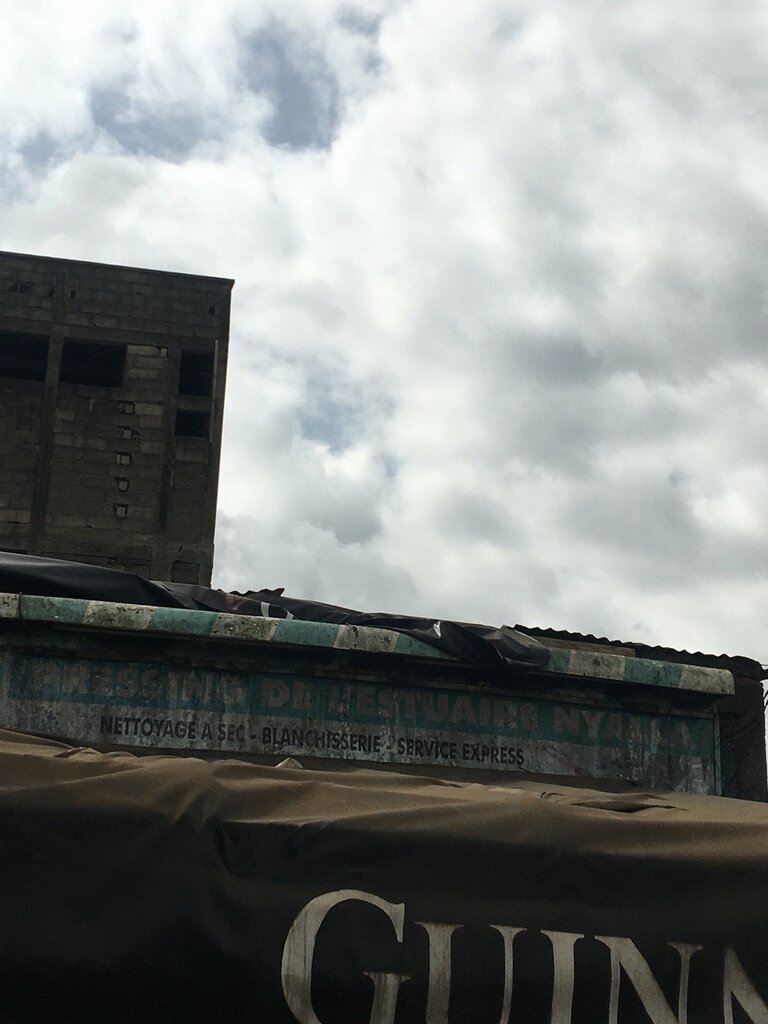 Dry cleaning Pressing Lestuaire de Nyalla, Douala, photo