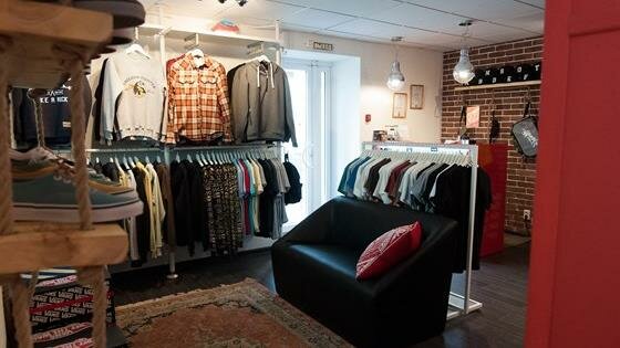 Магазин одежды Red Walls Store, Оренбург, фото