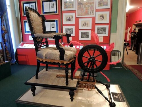 Chiroyli tungi koylakdagi mashuqa qulning ogziga singdiradi