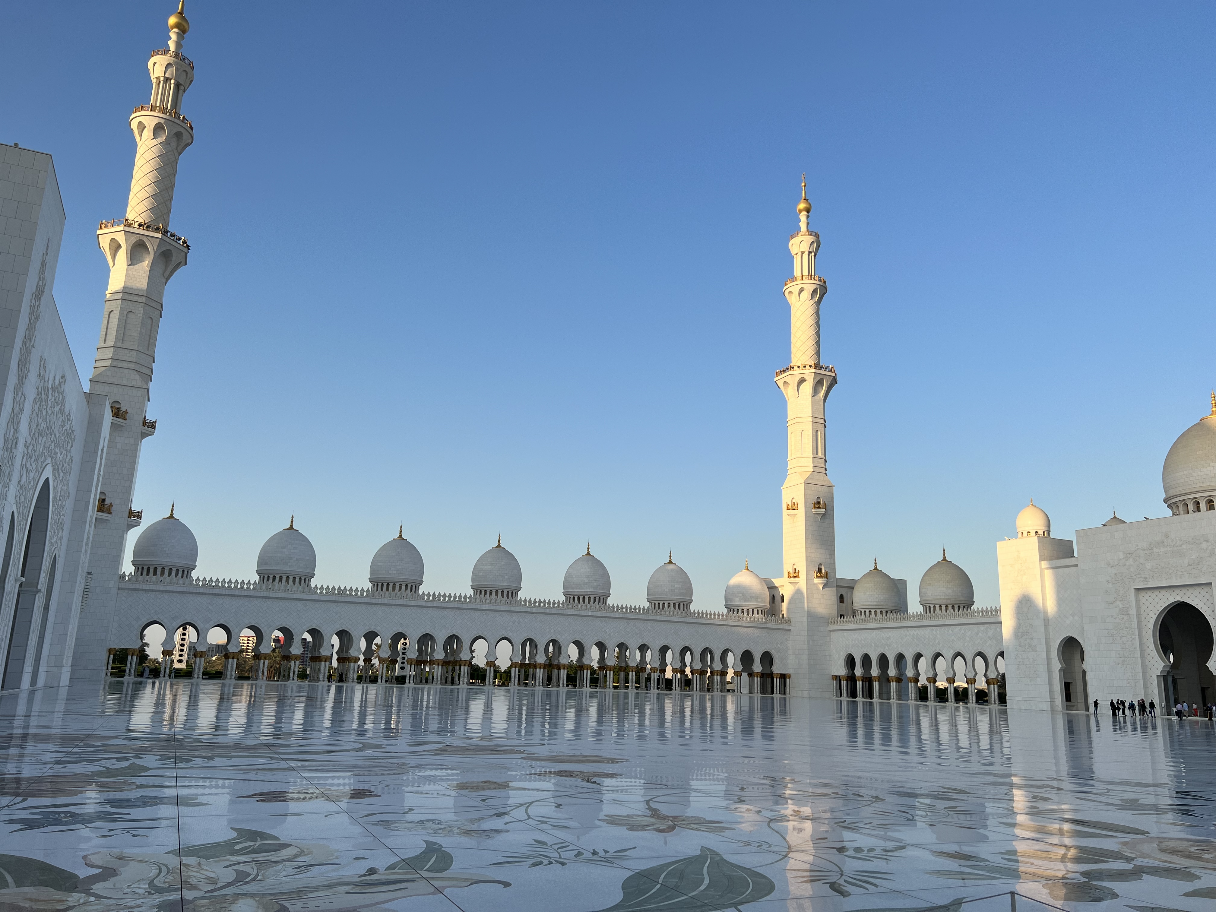 Фото Royal M Hotel By Gewan Abu Dhabi