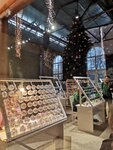 Lenigrushka (Arsenalnaya Street, 2), christmas trees and christmas decorations
