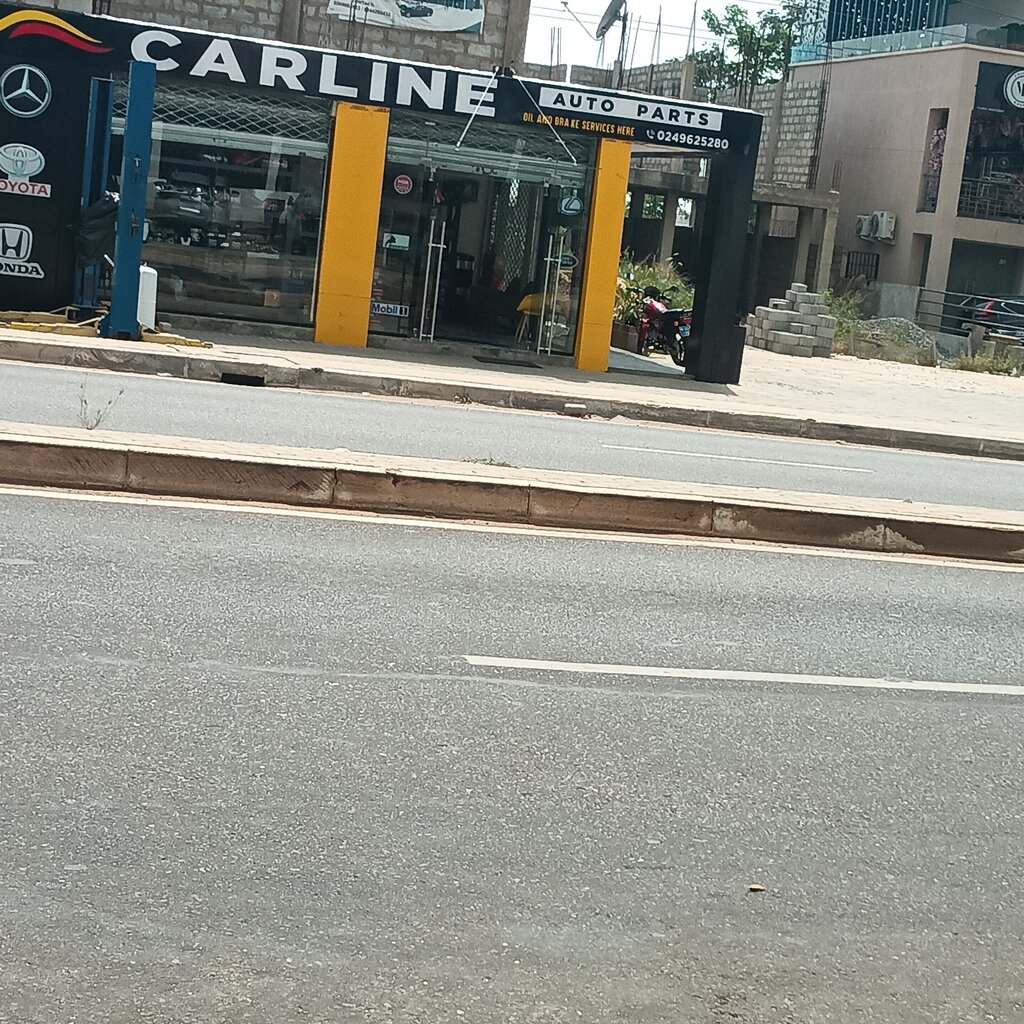 Auto parts and auto goods store Carline, Accra, photo