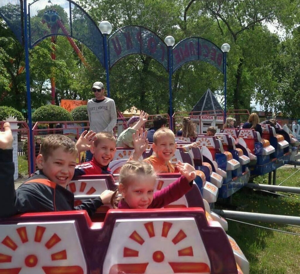 Amusement ride Весёлые горки, Blagoveshchensk, photo