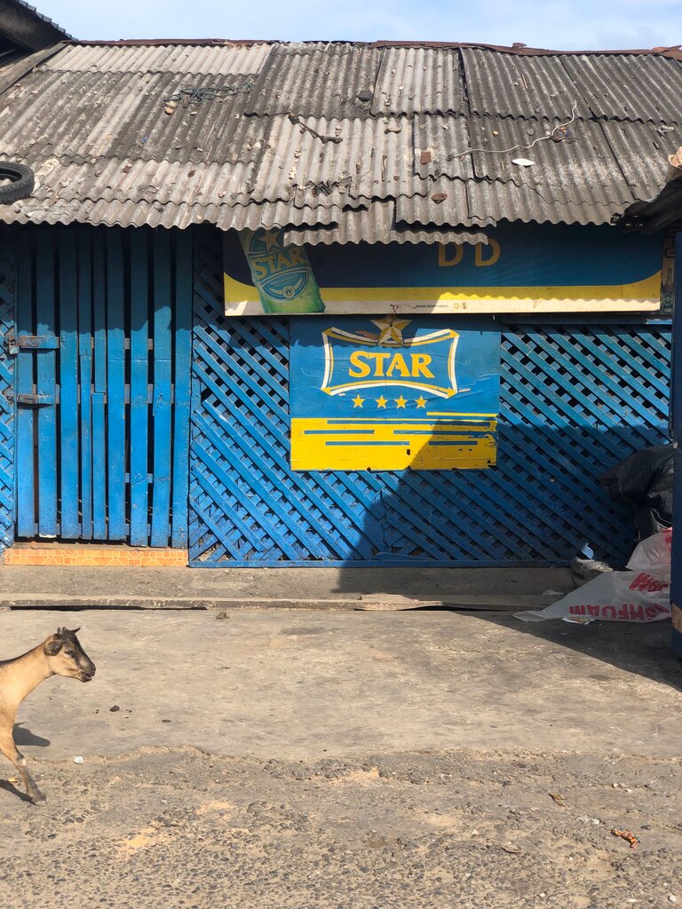 Alcoholic beverages DD Spot, Accra, photo