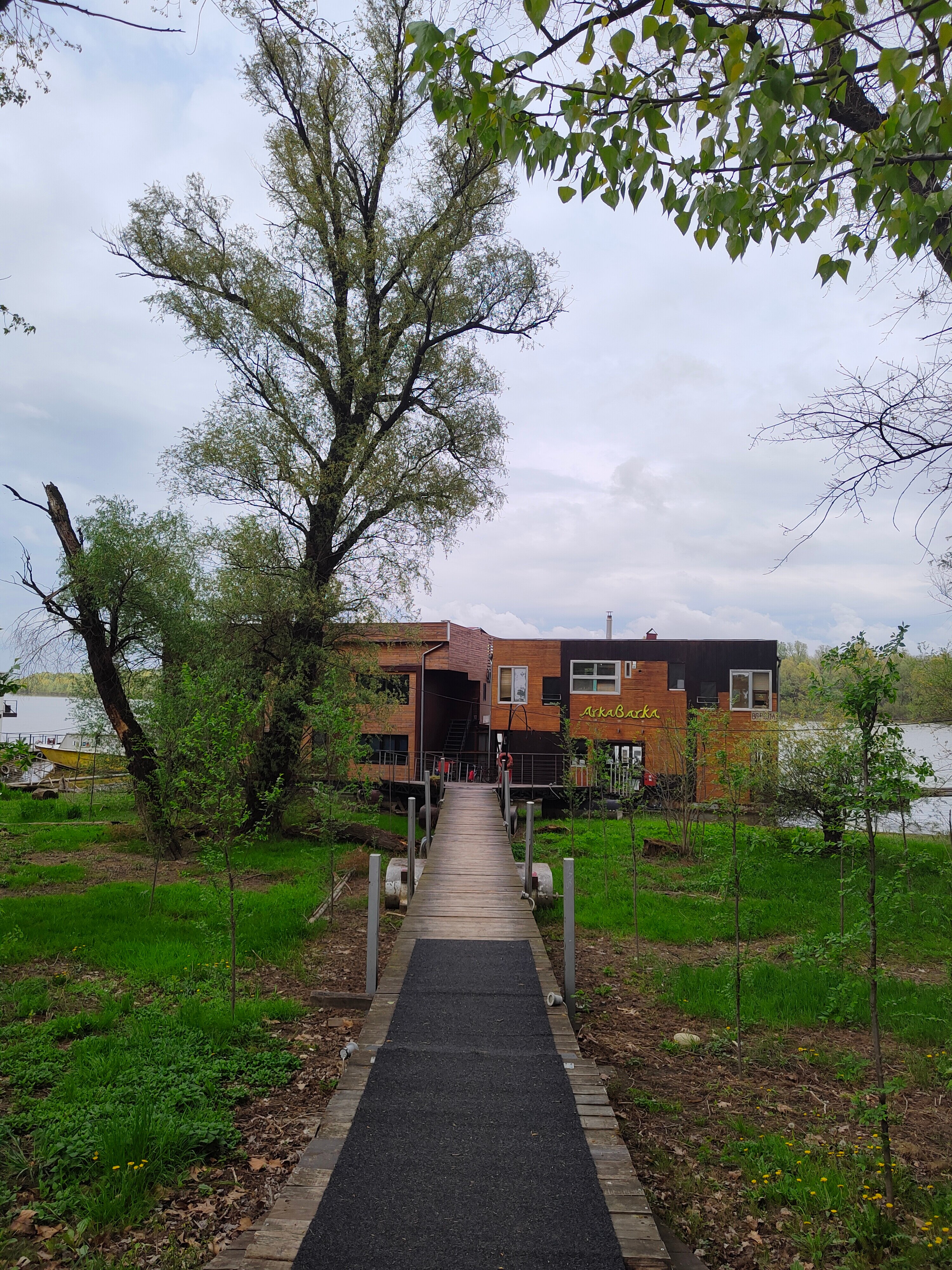 Фото ArkaBarka Floating Hostel