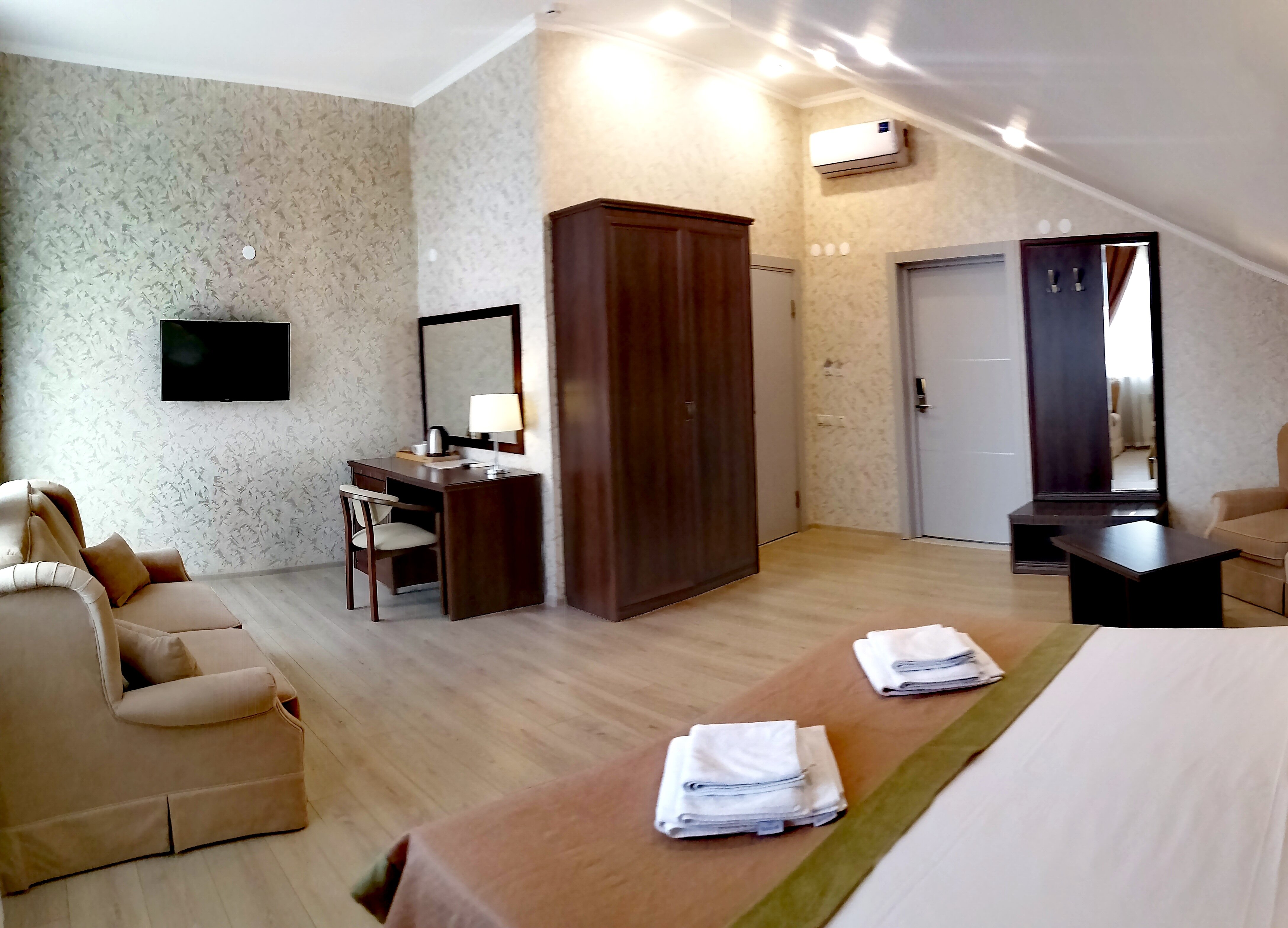 Фото Шамси Холл