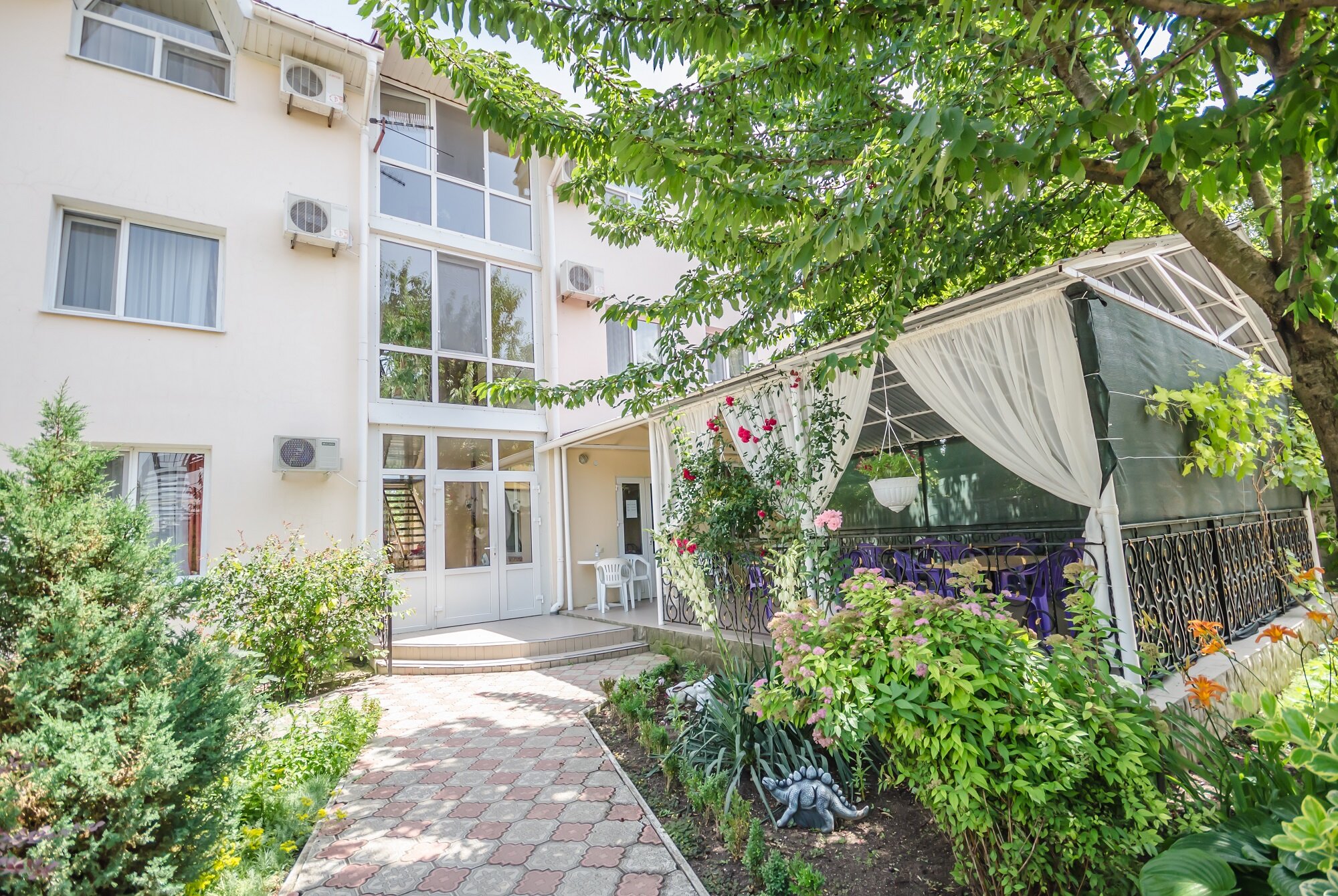 Фото отеля 1