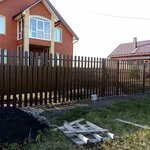 Zabor-58 (Kalinina Street, 135) ، الأسوار والحواجز المعدنية