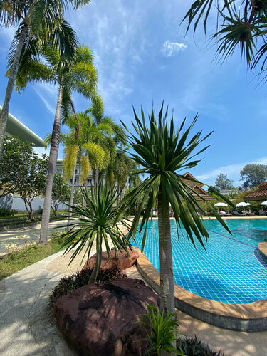 Гостиница Chalong Beach Hotel Phuket