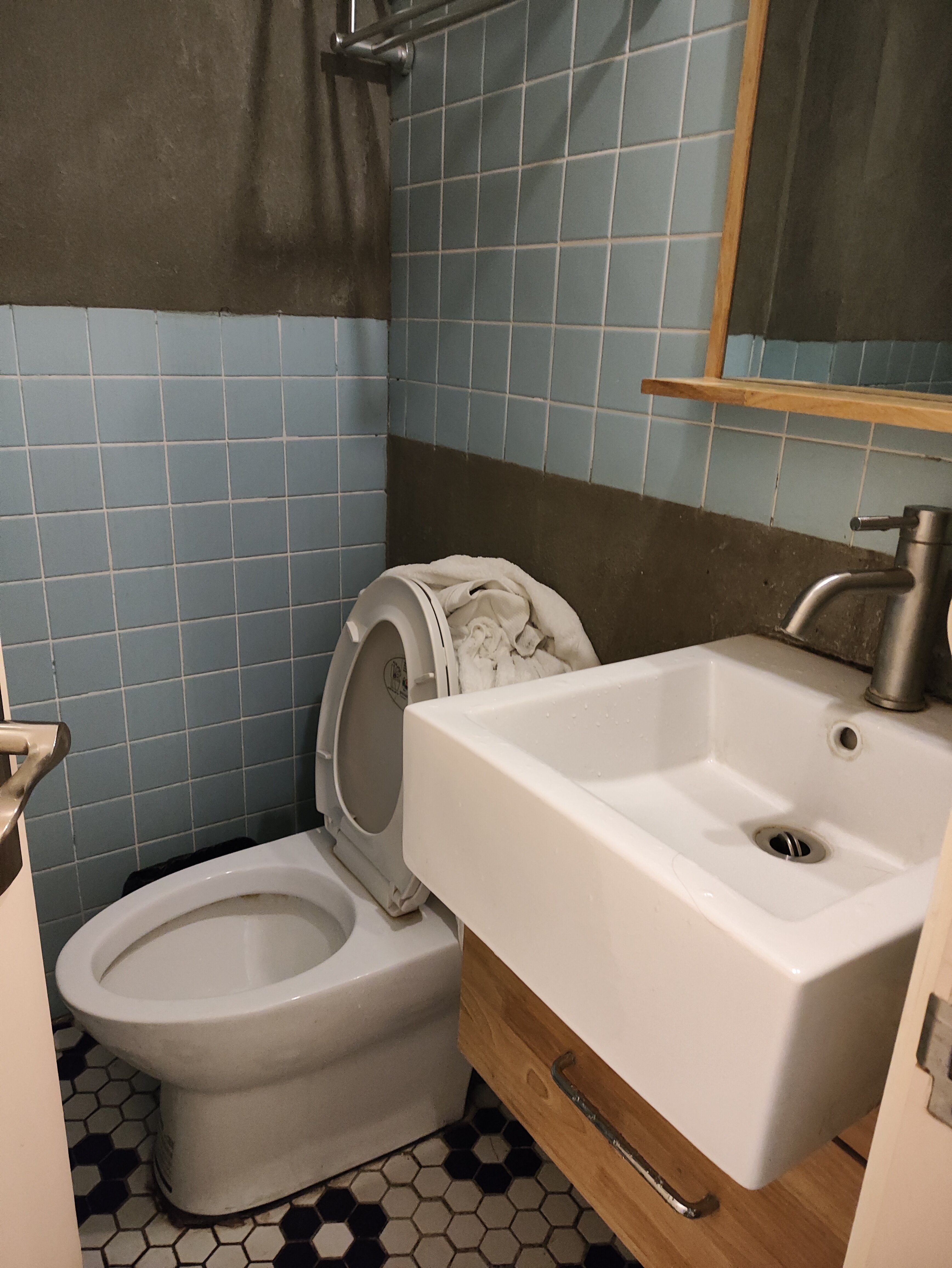 Фото J Trip Youth Hostel