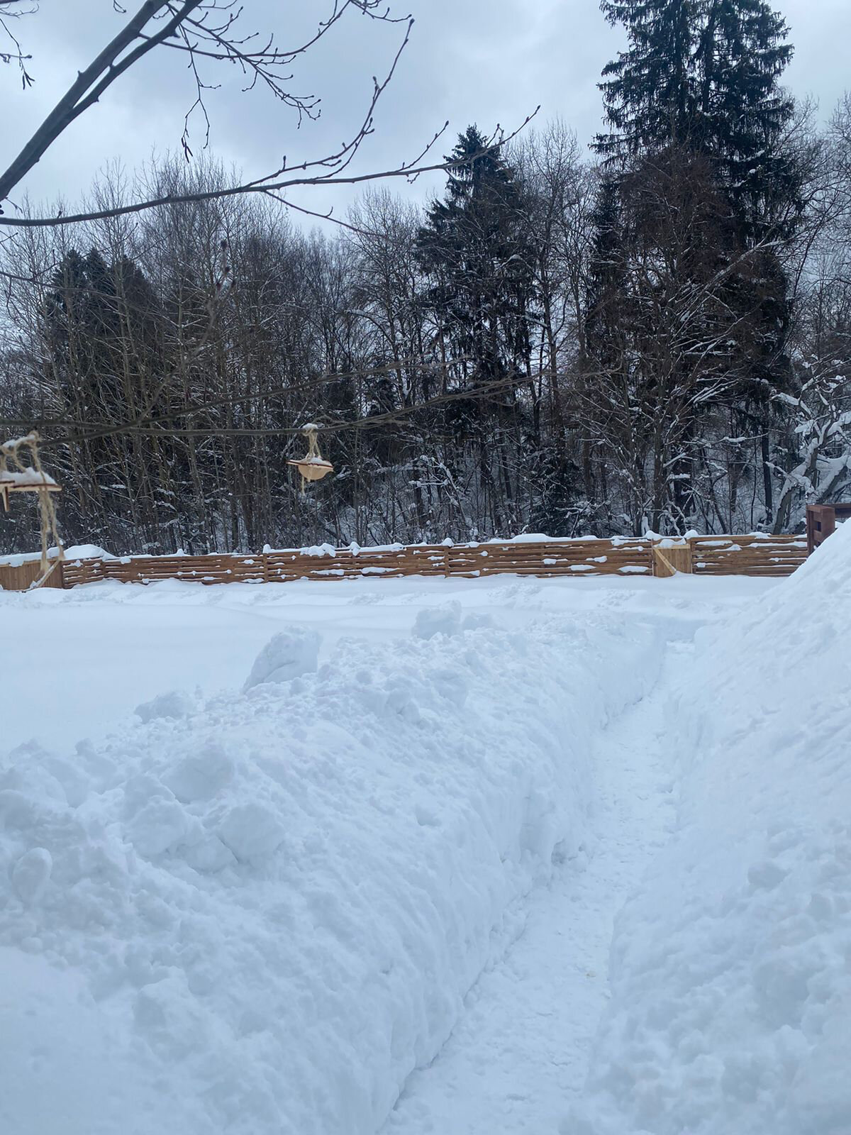 Фото Дом Углом