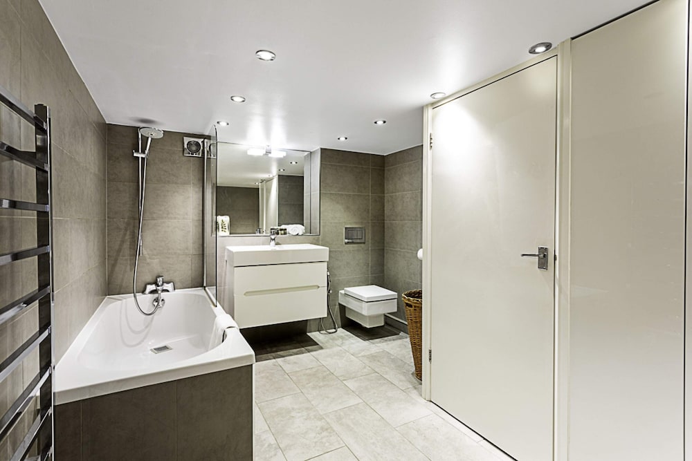 Фото Elegance in Westminster: Victoria Vibes Apartment