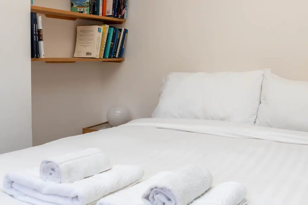 Фото Spacious and Bright 2 Bedroom Flat in Kentish Town