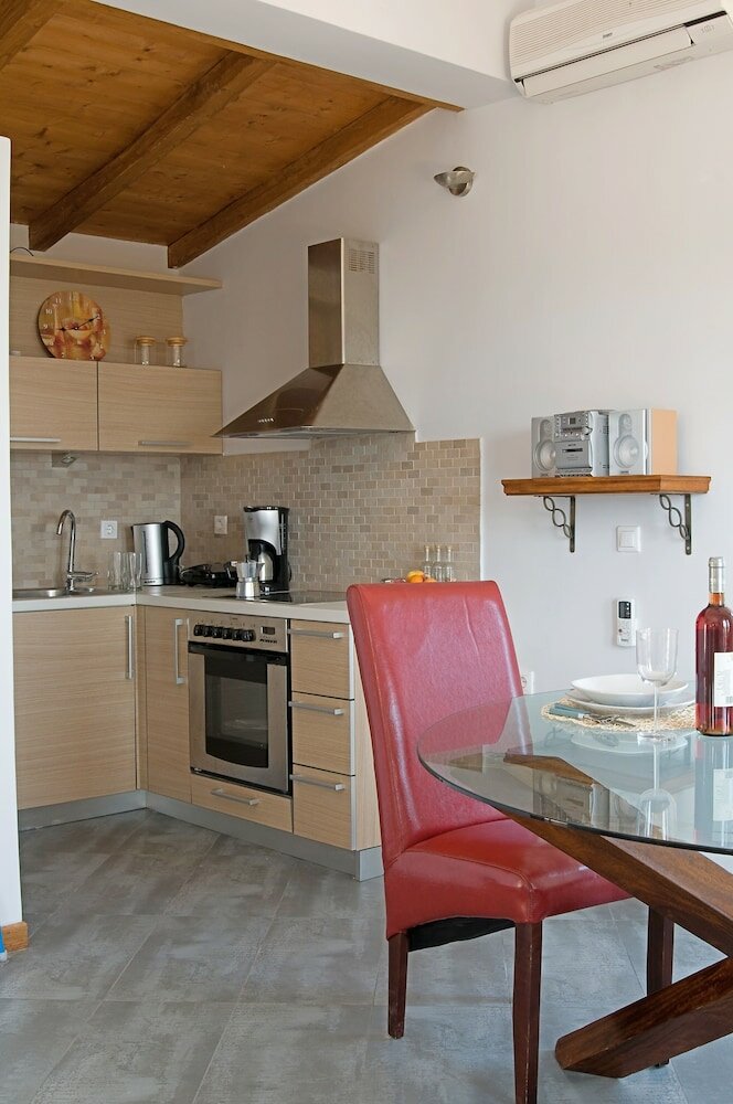 Фото Poikilma Alonissos Villas