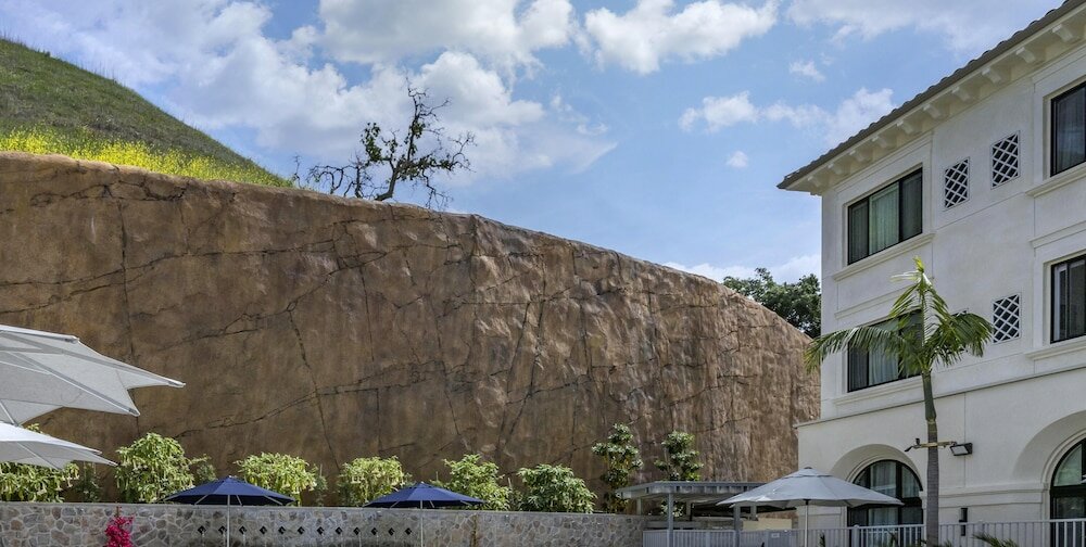 Фото Cambria Hotel Calabasas