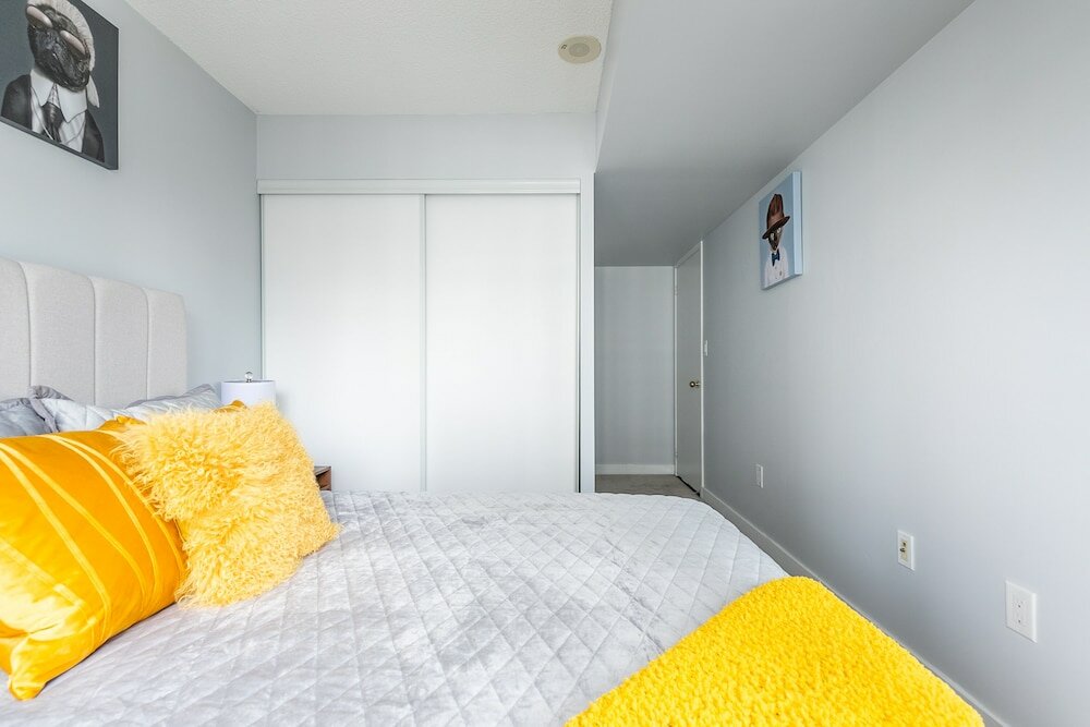 Фото SkyTree - Condos in Heart of Downtown