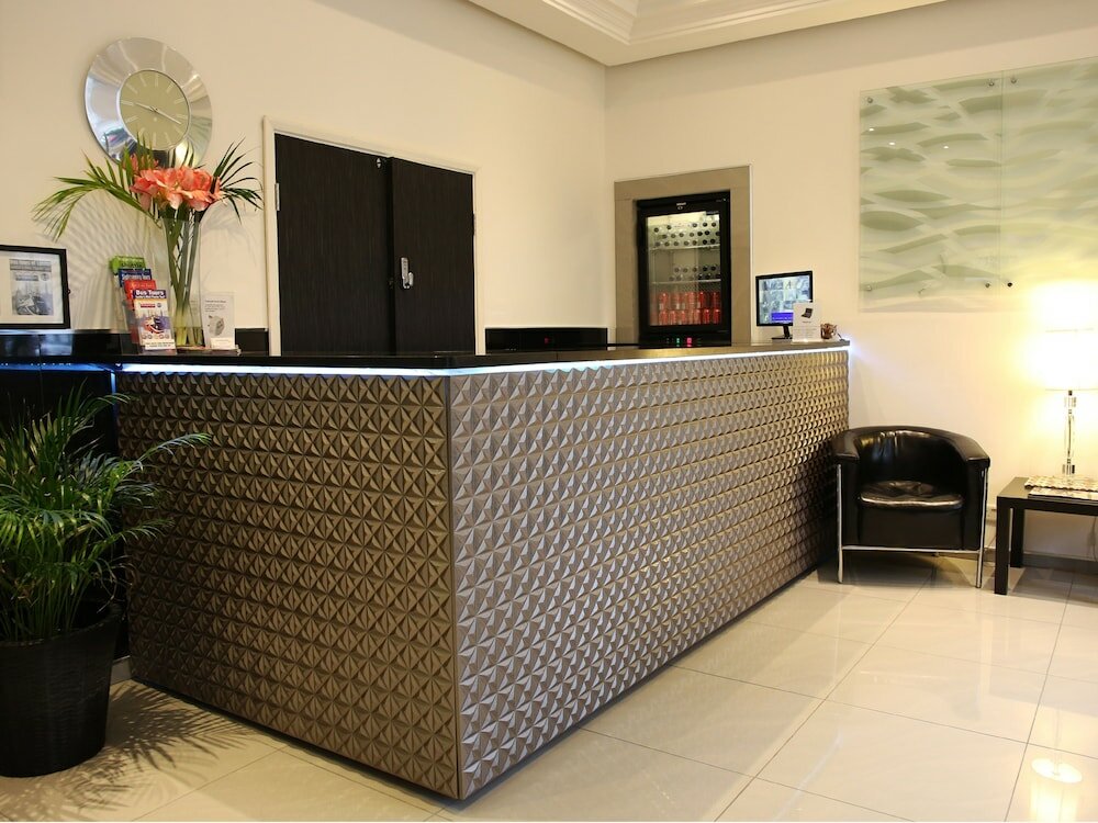 Фото Huttons Hotel