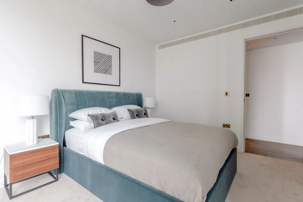 Фото Luxurious 1bd Flat by the River Thames Near Vauxhall