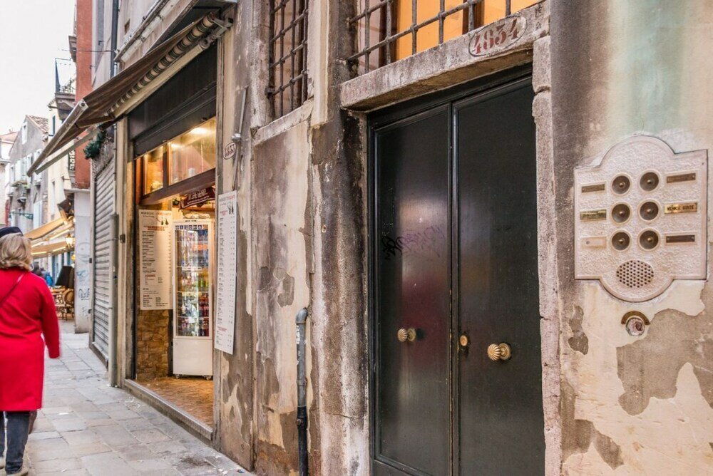 Фото LionHost Ruga Giuffa 4834