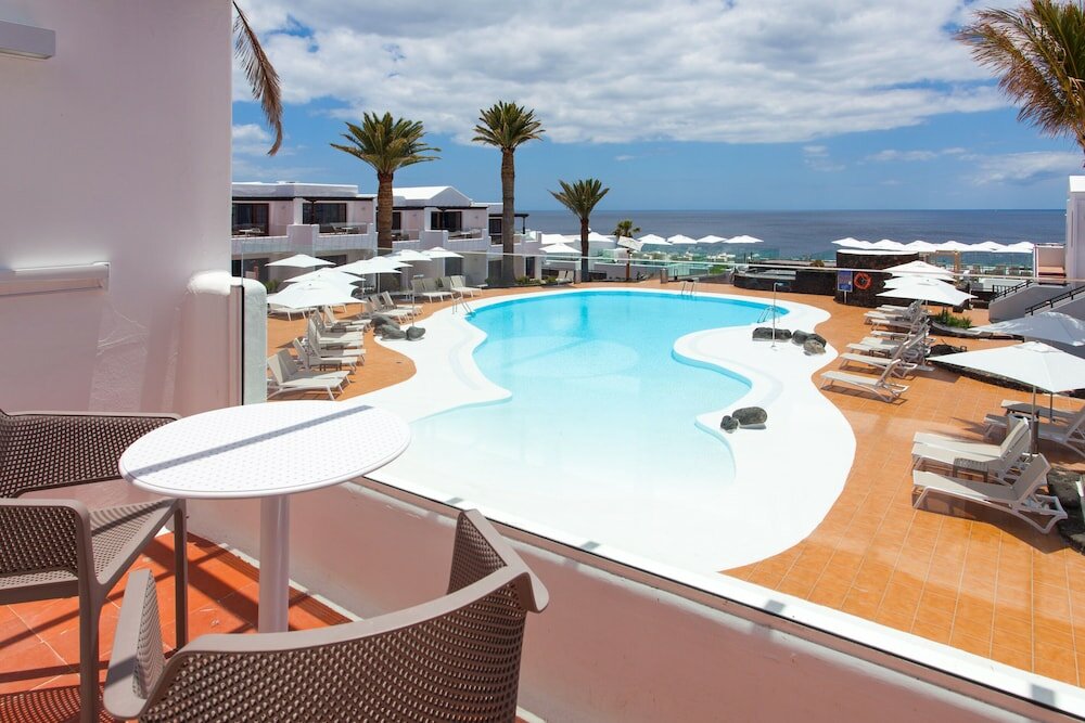 Фото R2 Bahía Kontiki Beach Apartments