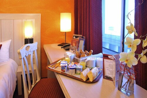 Гостиница The Originals City Hôtel le Berry Bourges в Бурже