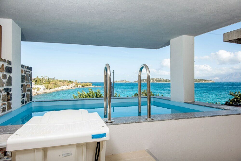 Фото Ammos Luxury Suites