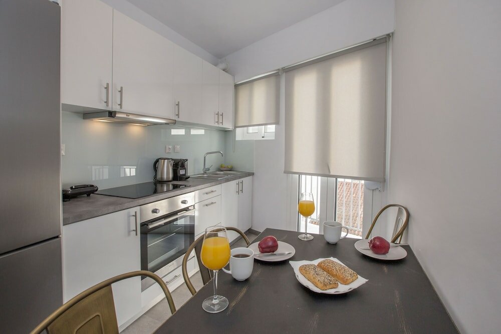 Фото Roomy & Comfortable Apt Near Acropolis by Ghh