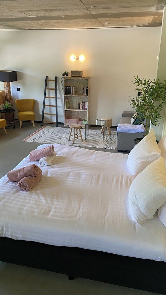 Фото Urban Hotel The Golden Stork