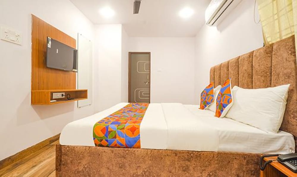 Фото Fabhotel Midnight Inn