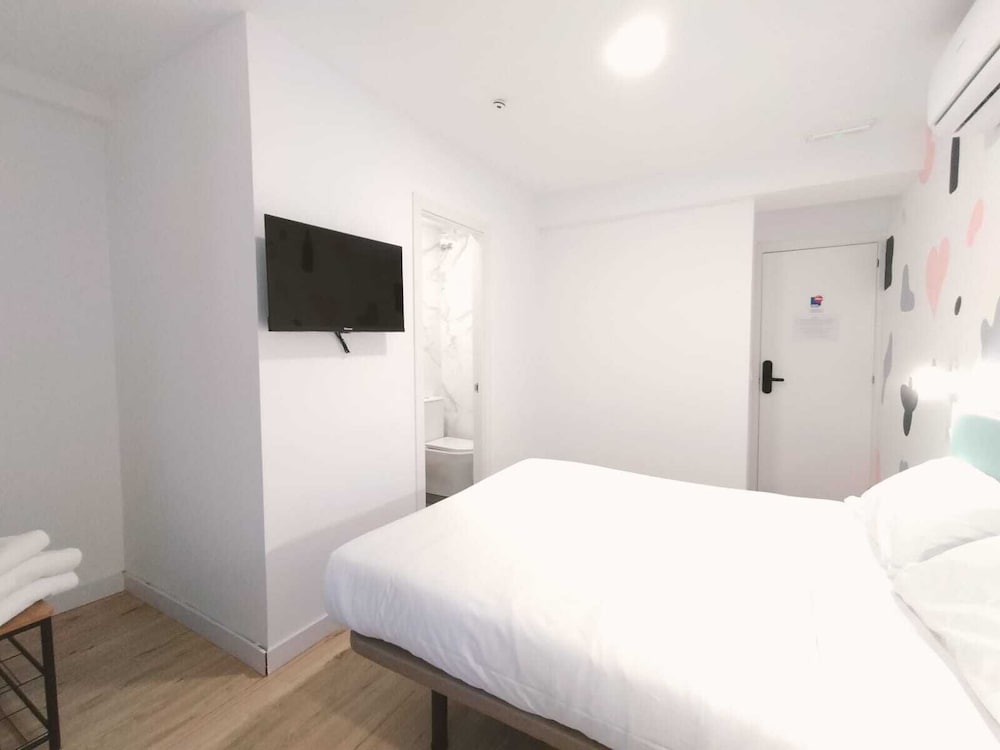 Фото Hostal Carmen by gaiarooms