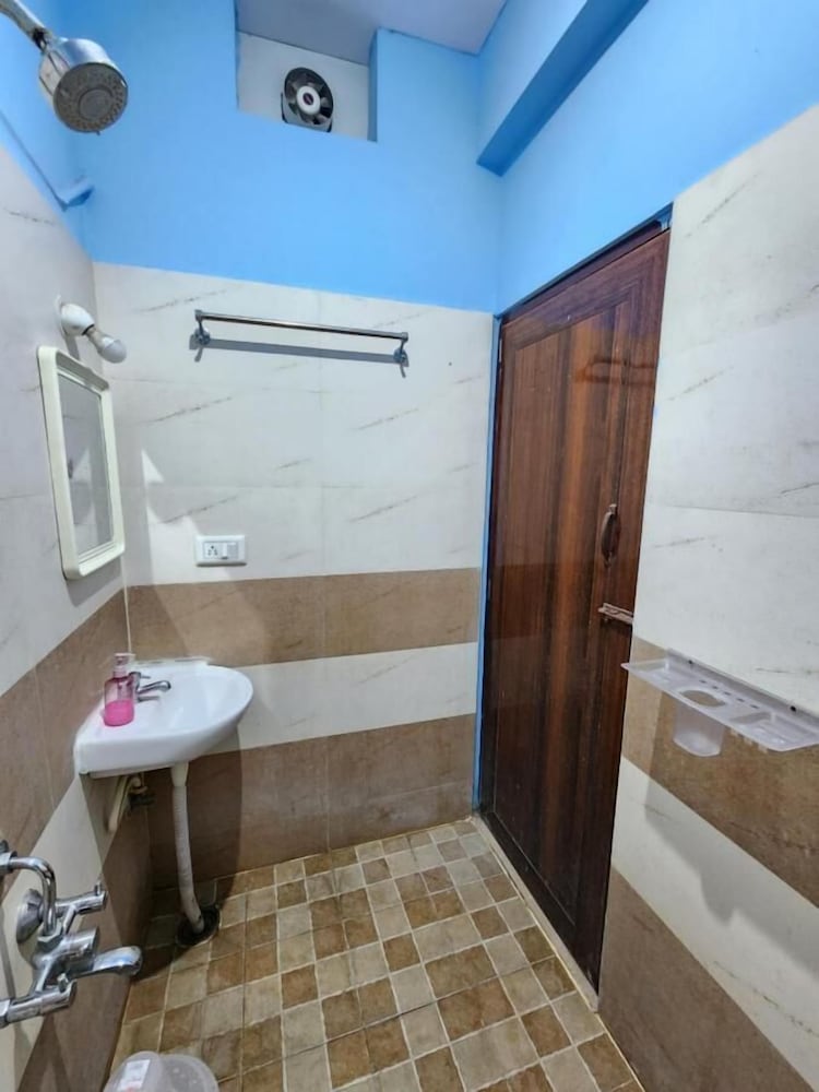 Фото Urban Sqaur Stay