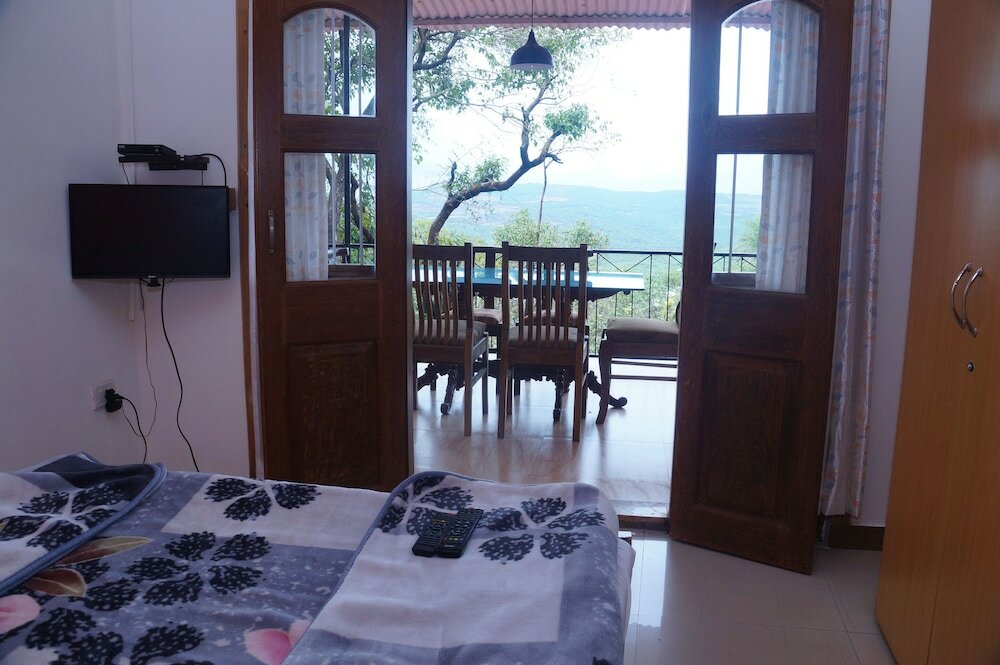 Фото Hotel Godai Girikunj