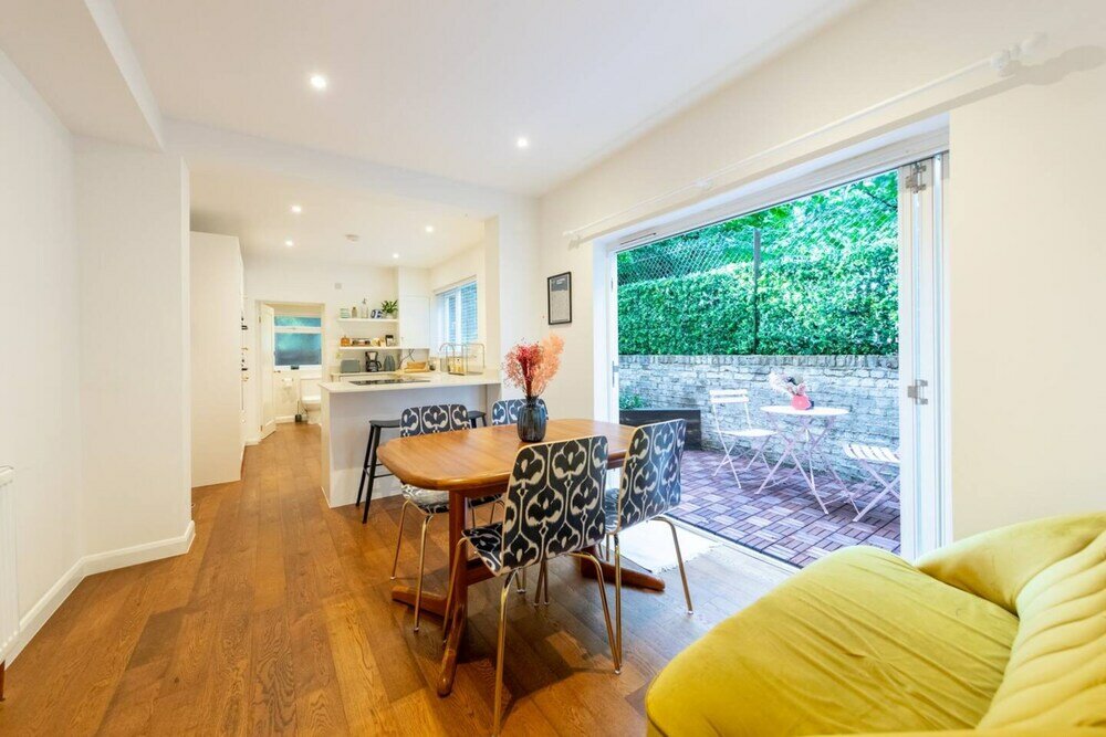 Фото Charming 1 Bedroom Apartment in Shepherds Bush With Patio Area