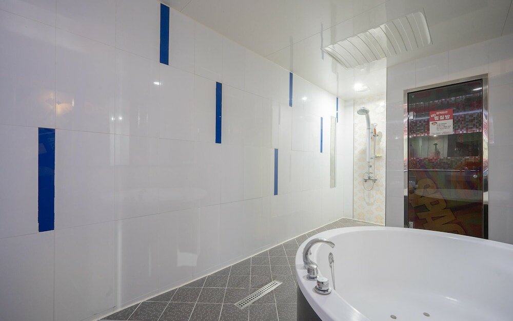 Фото Pohang Ocheon Party Rock Motel