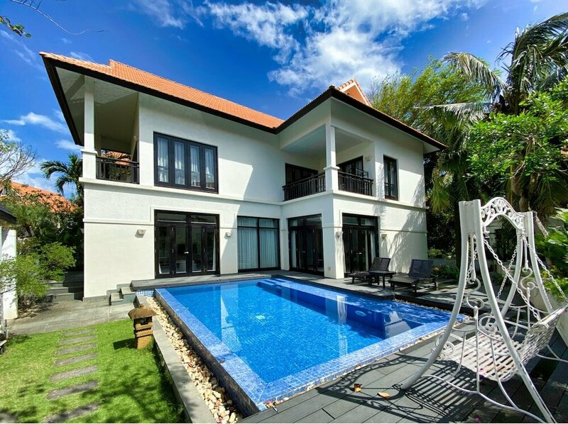 Гостиница Elegant Pool Villa In 5star Resort My Khe Beach Num11 в Дананге