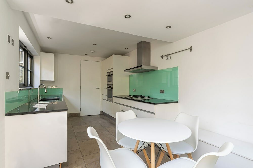 Фото Picturesque house with patio