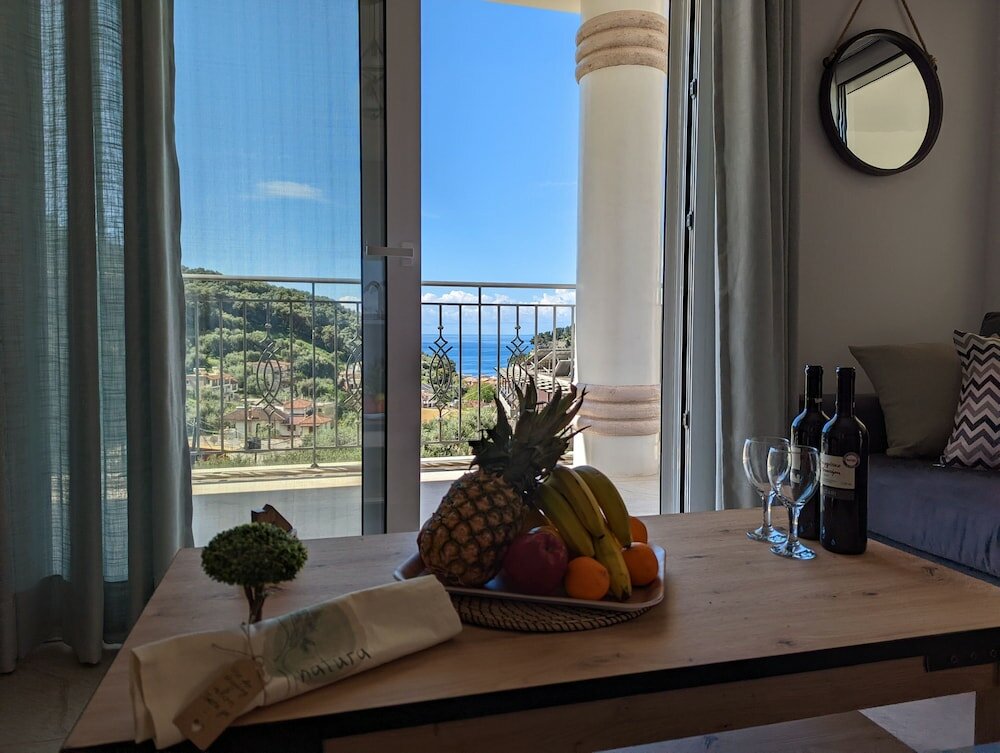 Фото Natura Luxury Suites Parga