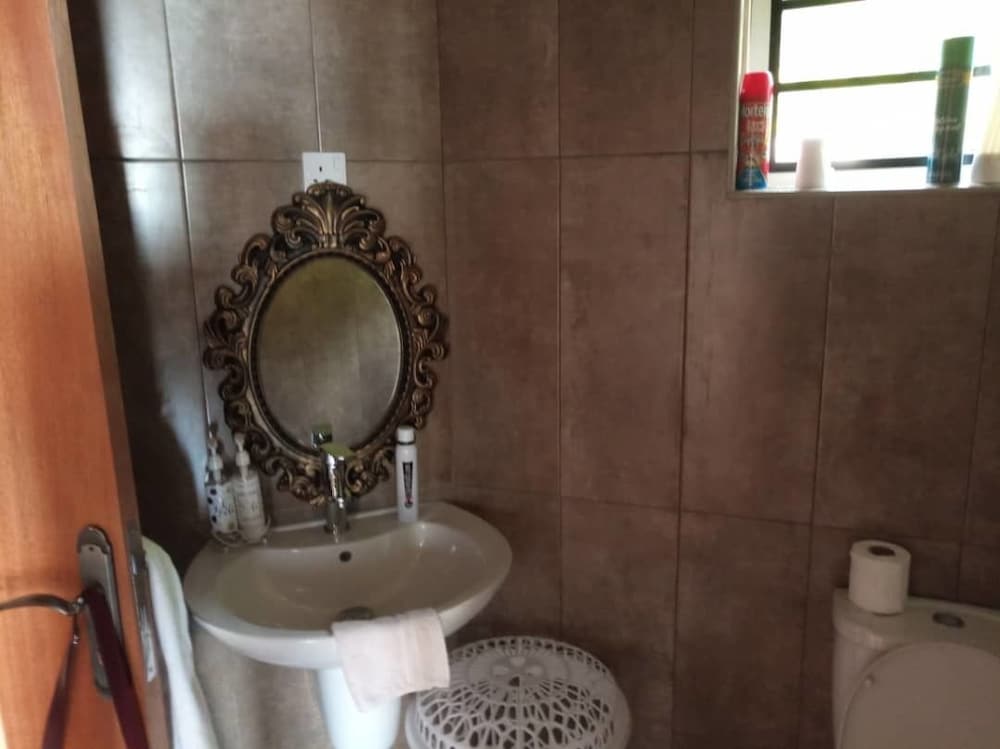 Фото Kaazi LakeFront Villas