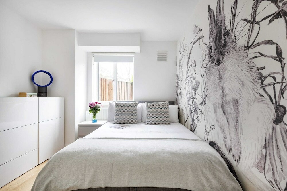 Фото Bright and Spacious Philbeach Garden Apartment