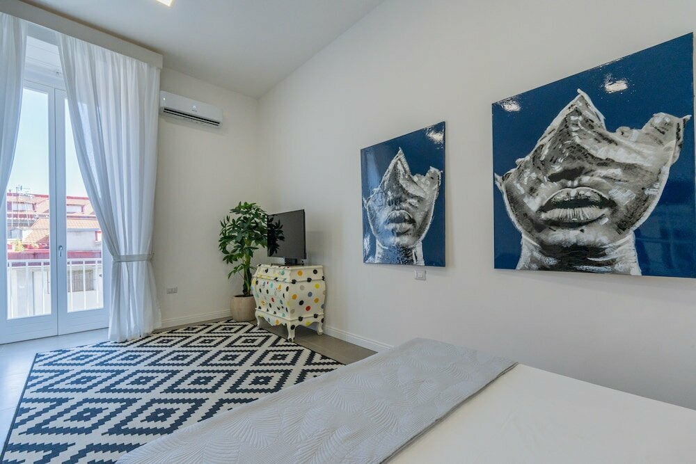 Short-term housing rental Palazzo della Porta - VIA Toledo 55, Naples, photo