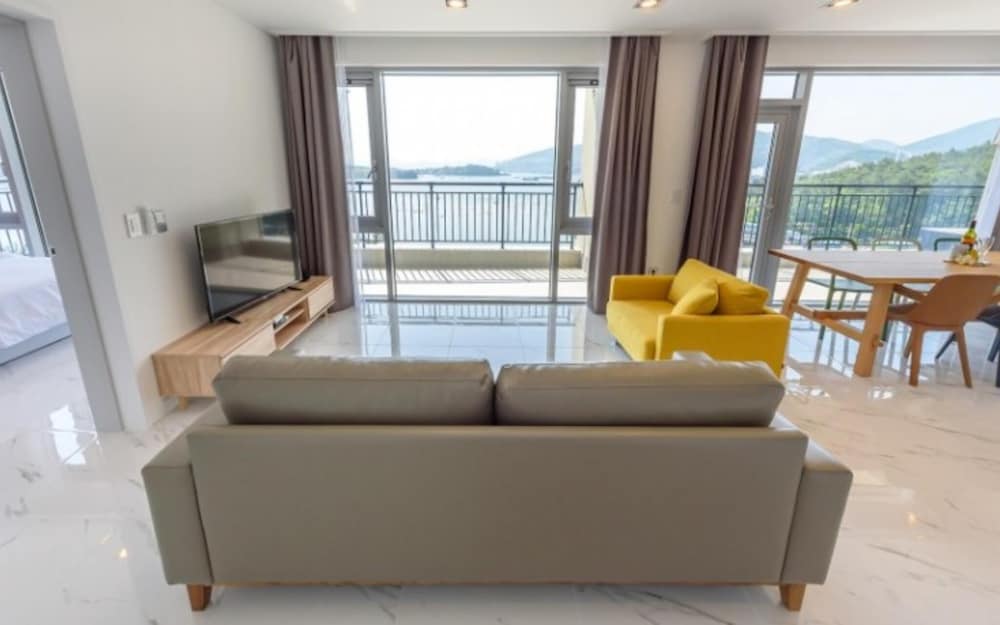 Фото Yeosu Grida Resort Pension