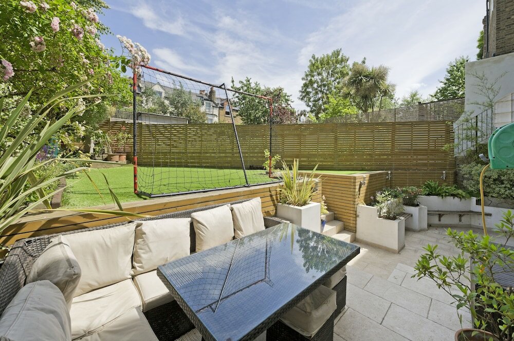 Фото Beautiful Battersea Home by Clapham Junction by UnderTheDoormat