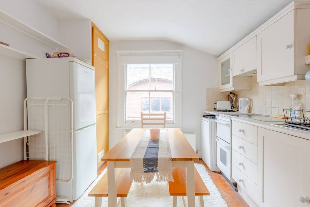 Фото Spacious and Serene 1 Bedroom Flat in Ravenscourt Park