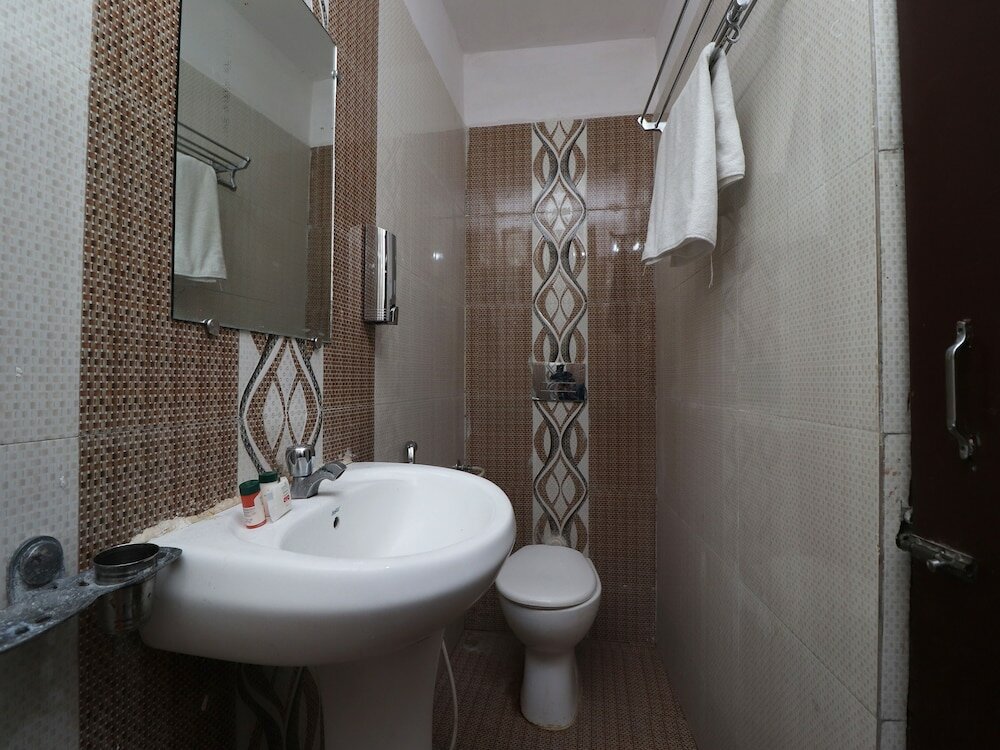 Фото Oyo 28767 Landmark 3