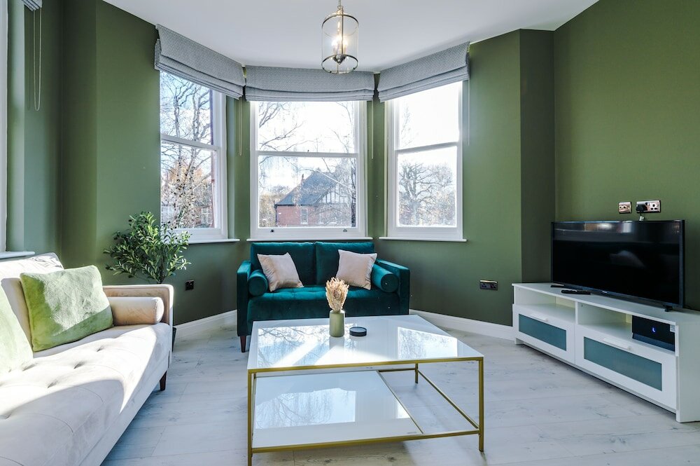 Фото Hilltop Serviced Apartments - Stockport