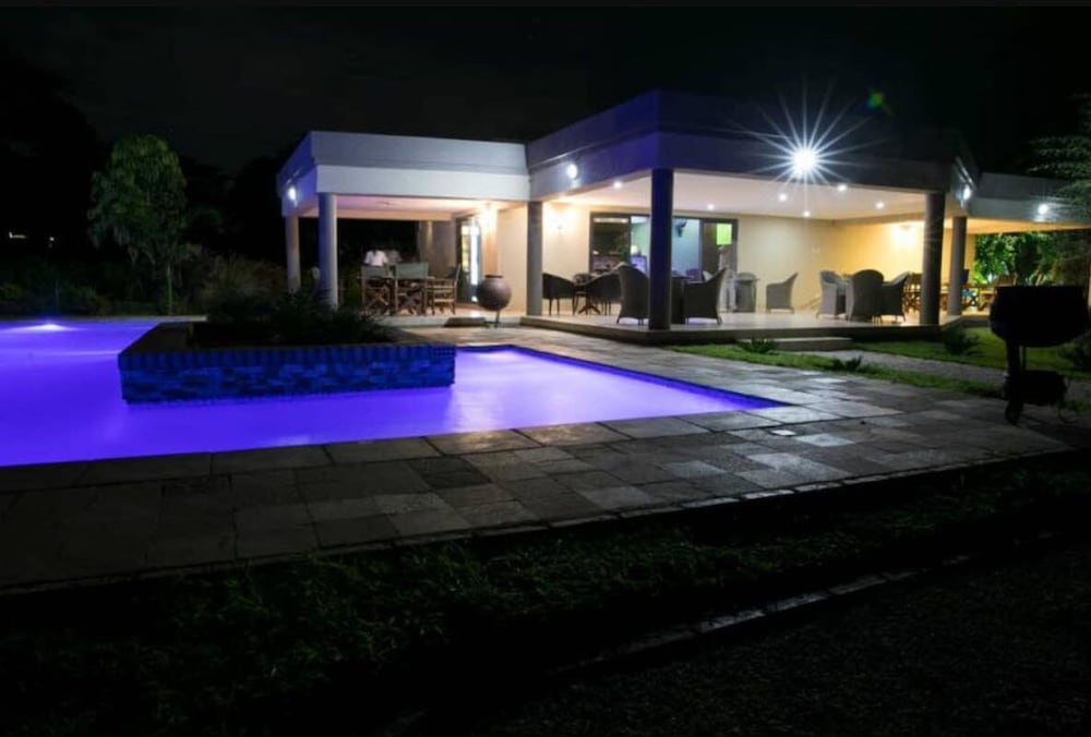 Фото Four Pillars Lodge Chilanga