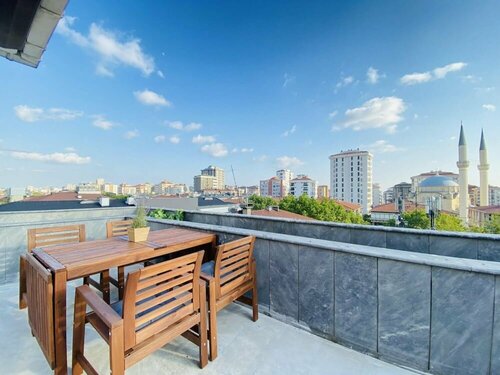 Апартаменты Missafir Spacious Duplex Flat Near Bagdat Street в Кадыкёй
